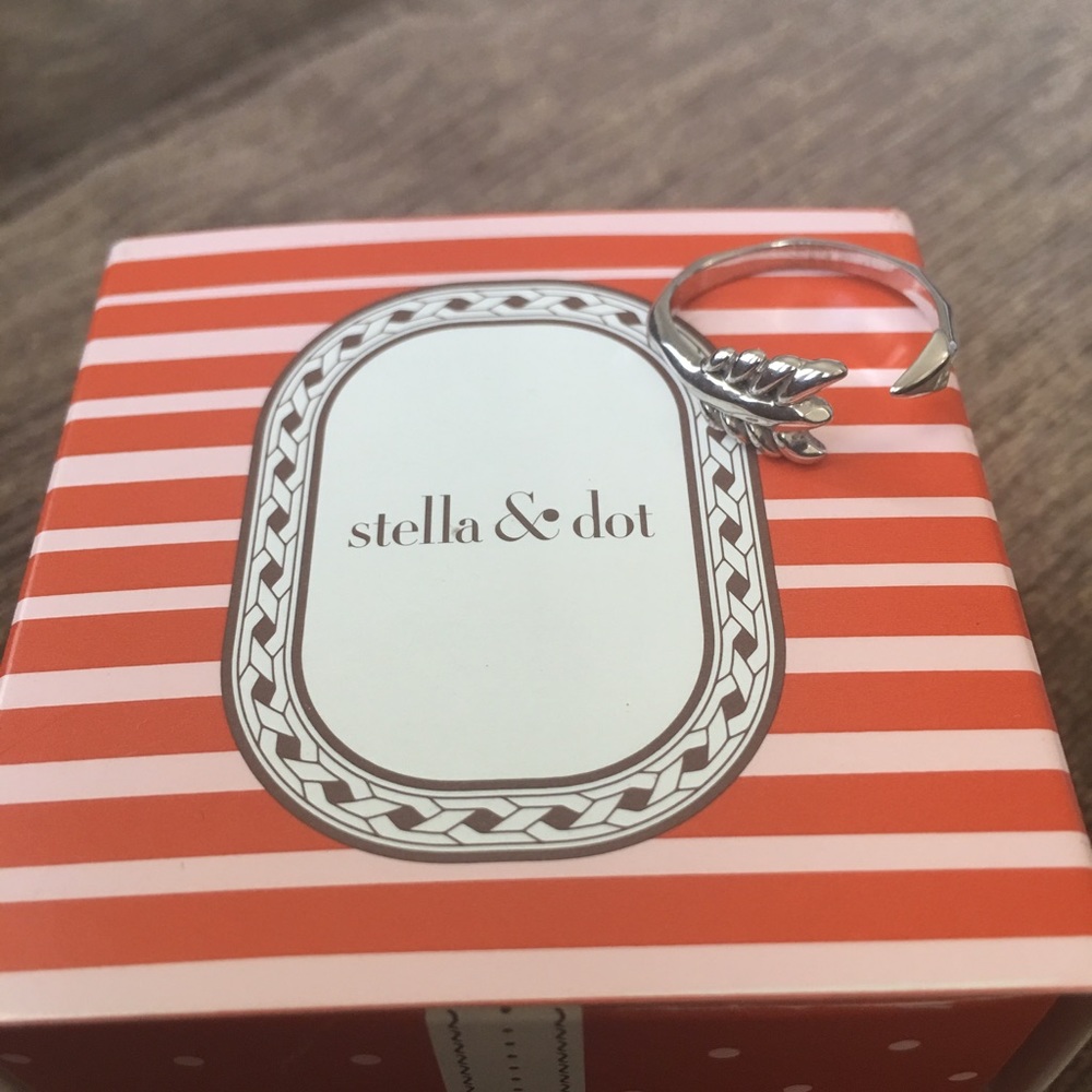 Stella & Dot Guilded Arrow Ring